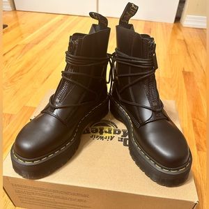 Women’s Size 9: Dr. Martens: Jarrick ll in Black